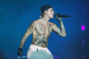 Justin Bieber Shocks Fans with 5 Epic Tracks on Surprise Album “SWAG”